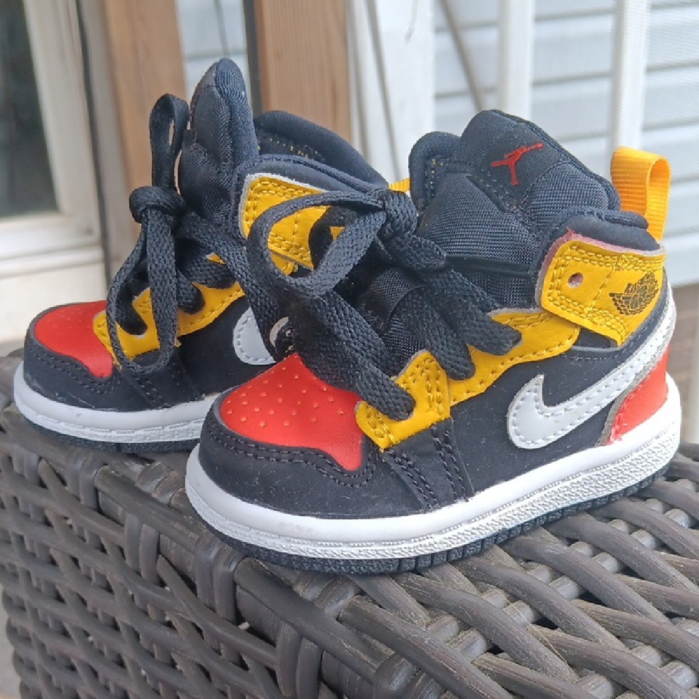 AIR JORDANS Black and Orange Baby Walker High-Top Shoes Sz 2C